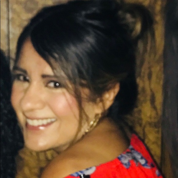 Meet your Posher, Lynn - Picture 2 of 2